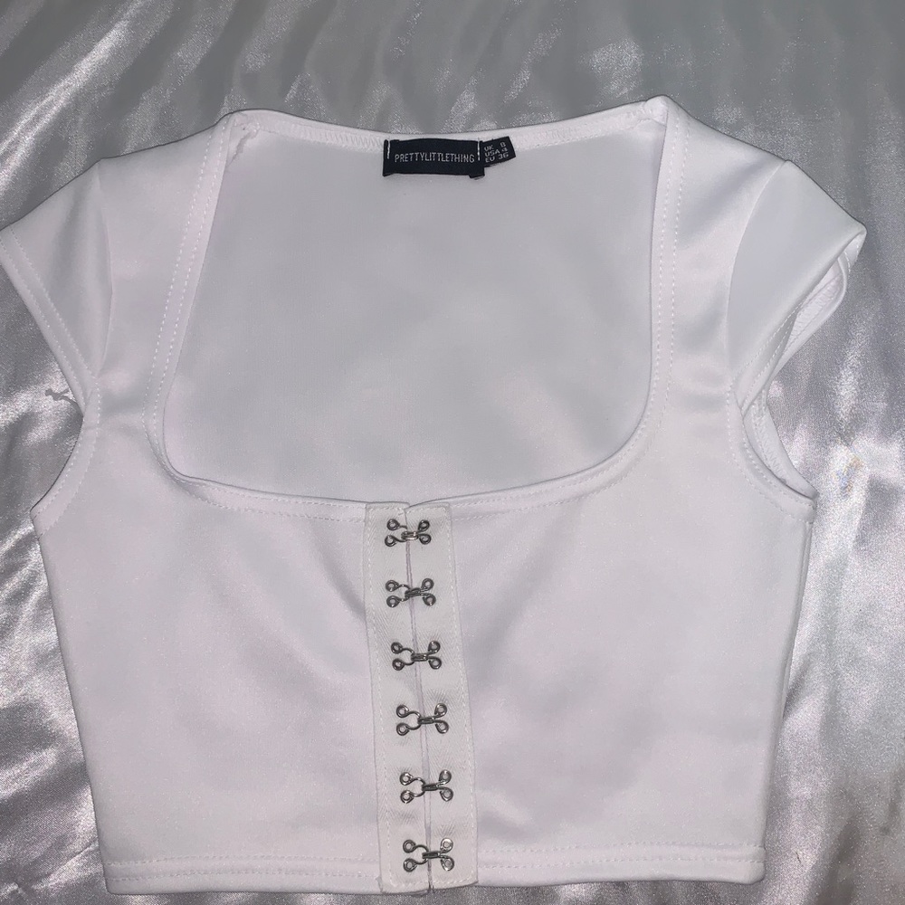 🤍PRETTY LITTLE THING CLIP UP TOP🤍